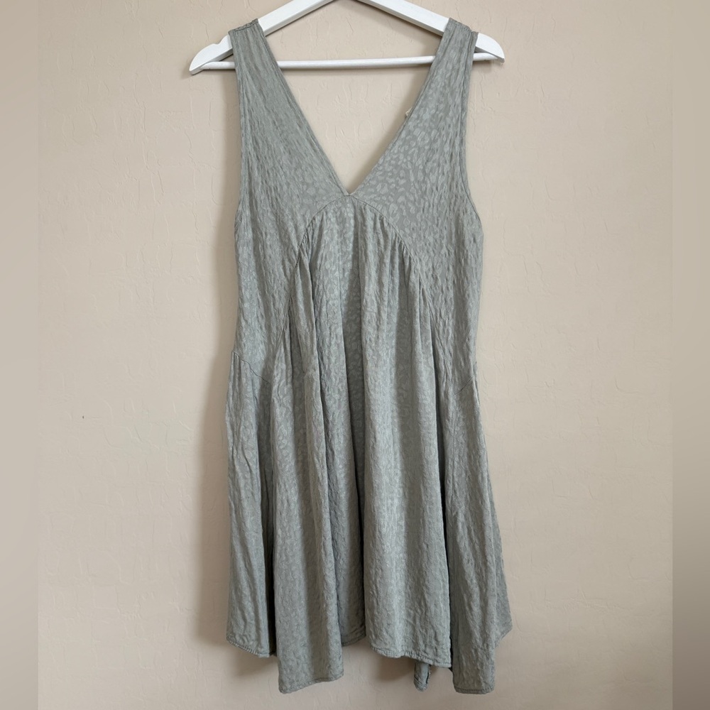 Millibon Flowy V Neck Mini Dress Sage Mint Soft Pastel Green Leopard Texture S